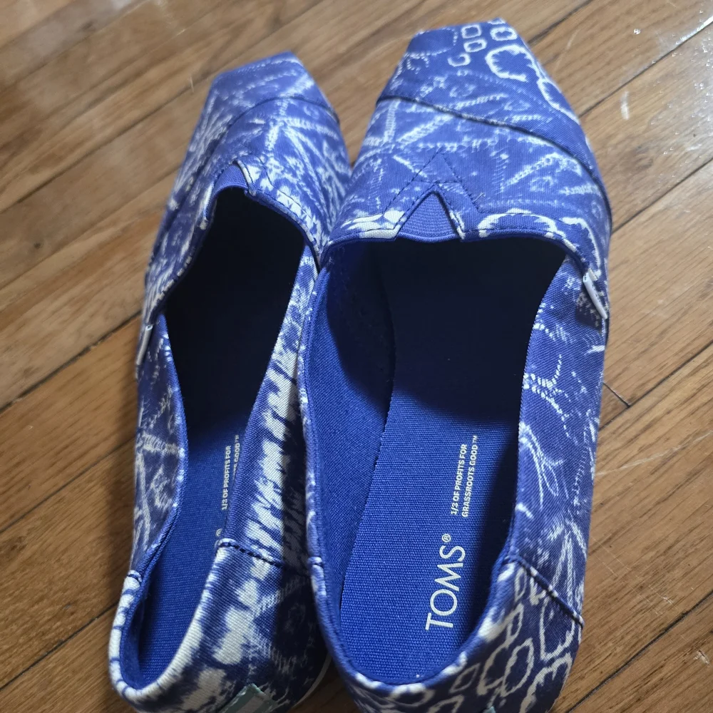 Toms Blue Patterned Slip-Ons - Picture 2 of 5